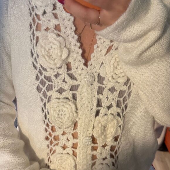 Commense White Floral Crochet Cardigan - Picture 2 of 3